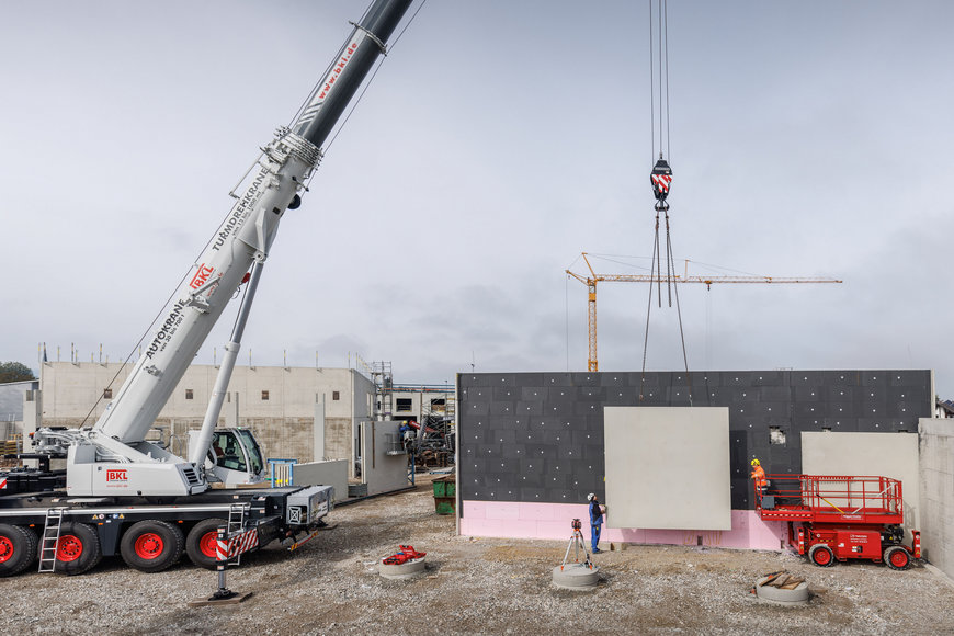 Demonstrated its prowess on its very first job – BKL installs concrete slabs with millimetre precision using LTM 1110-5.2